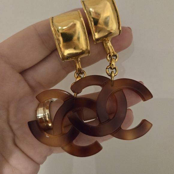Chanel Tortoise CC Logo Lucite Earrings - Picture 7 of 14